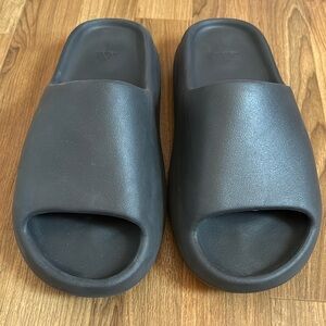 Yeezy slides size 8
